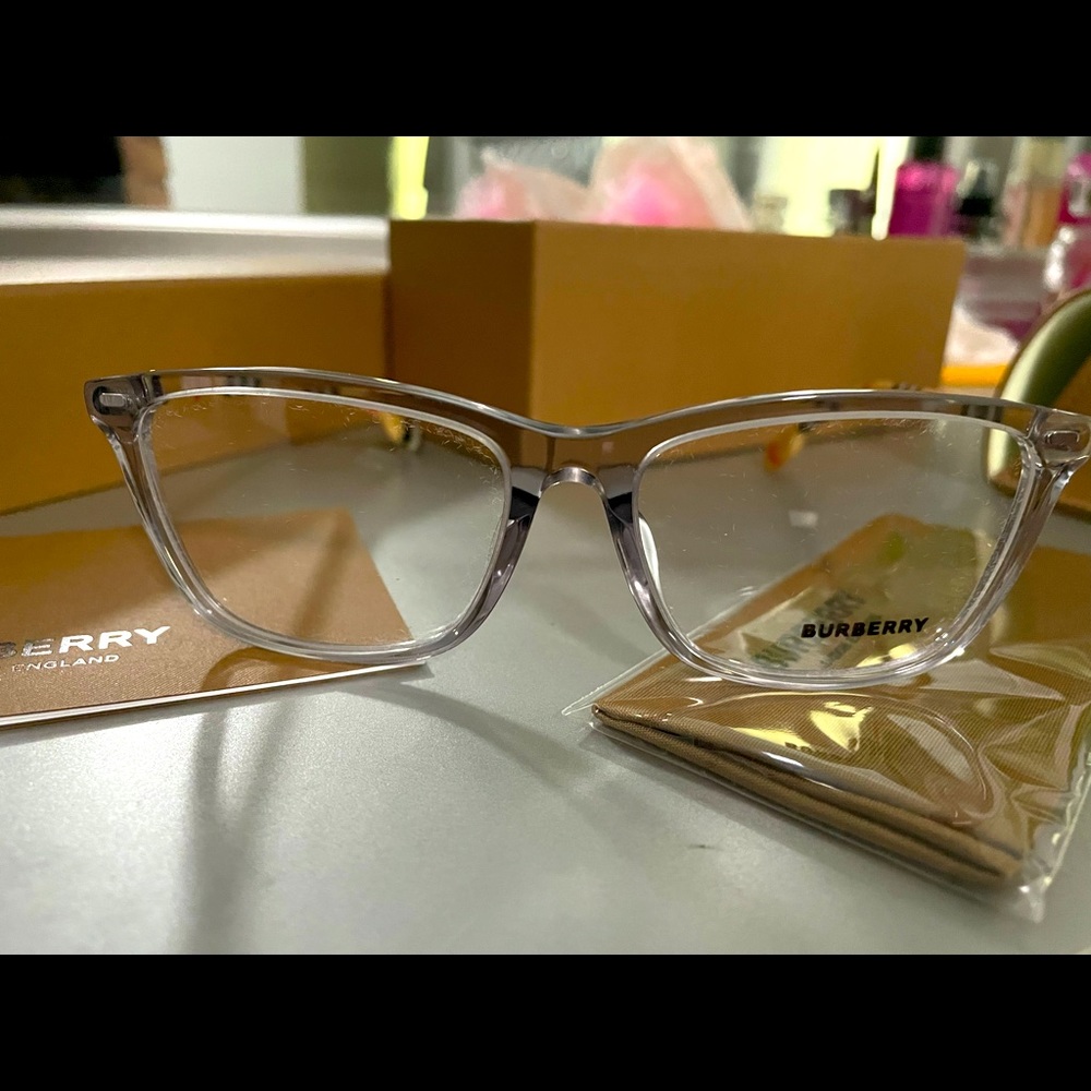 Burberry original glasses 👓